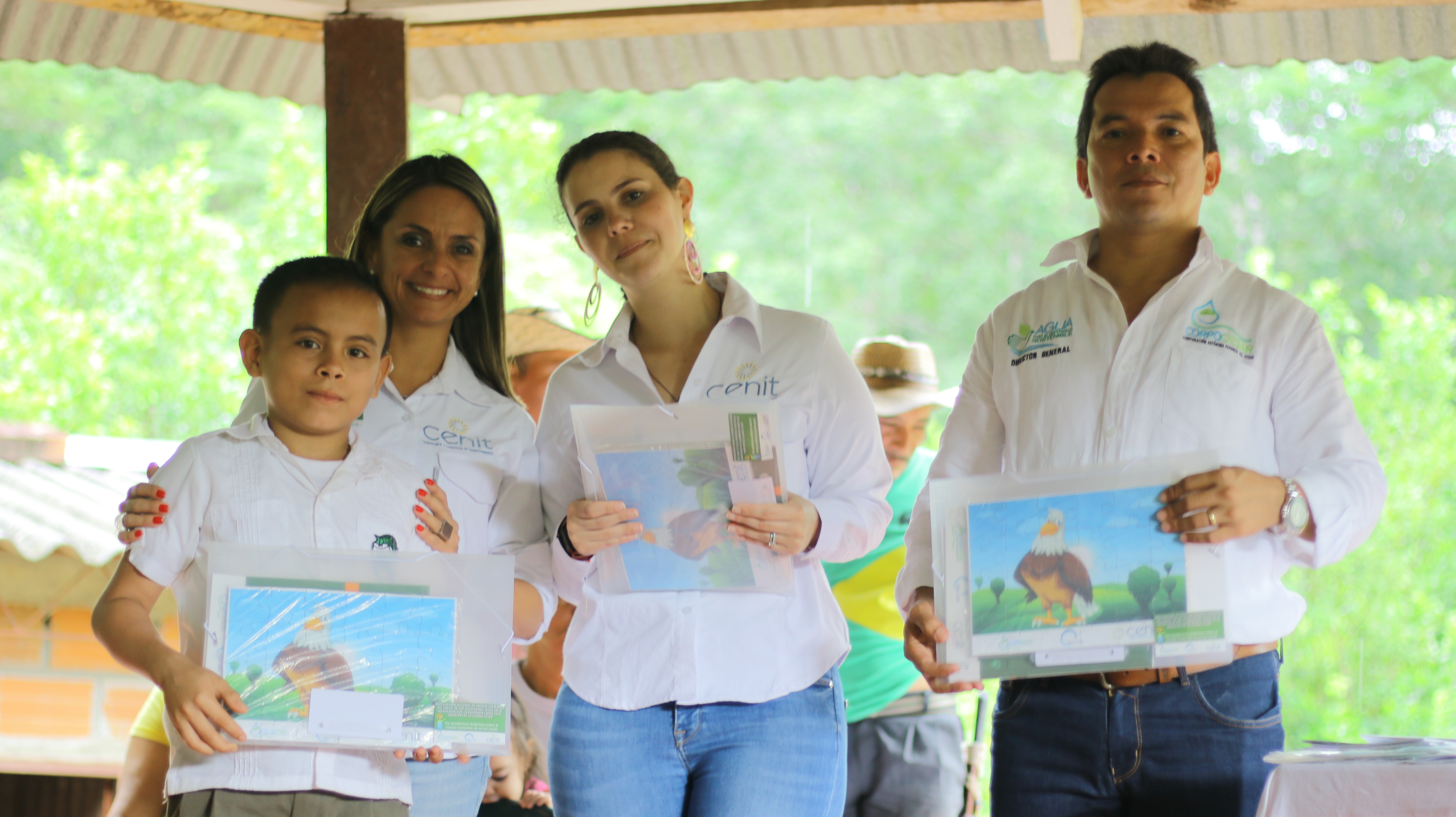 Fotografía de la noticia: Corpocesar y Cenit hicieron entrega de estufas ecoeficientes, sistemas agroforestales y kits educativos en la vereda Cuaré en el municipio de La Gloria