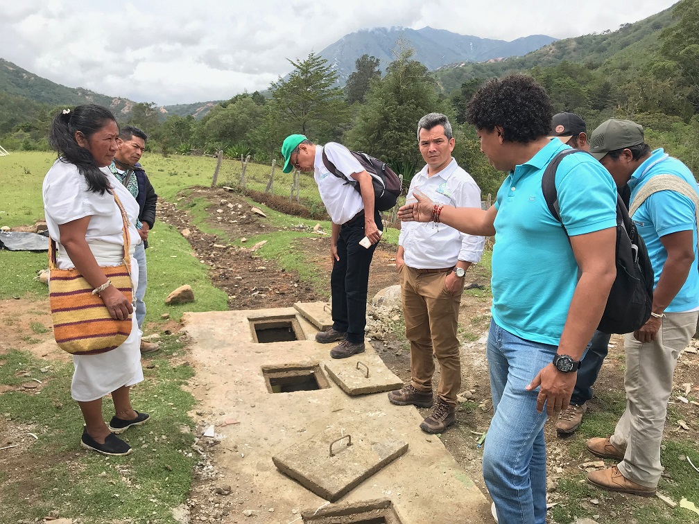 Fotografía de la noticia: Corpocesar hizo entrega de baterías sanitarias a comunidades asentadas en la Sierra Nevada de Santa Marta