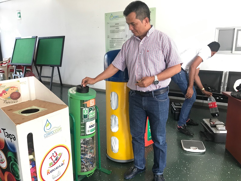 Fotografía de la noticia: Corpocesar realizó jornada de Recolección de Residuos Posconsumo en el edificio bioclimático