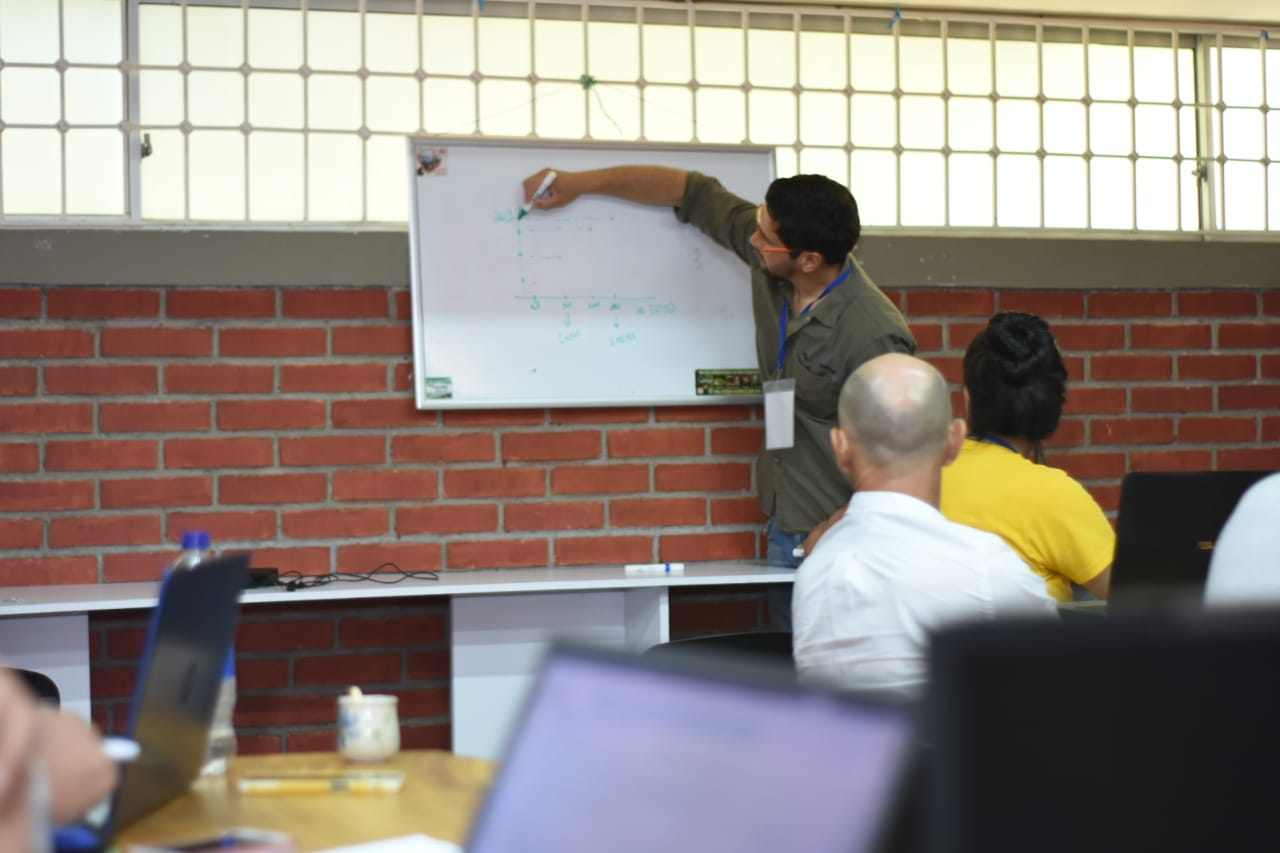 Fotografía de la noticia: Con éxito se desarrolló la jornada de los cursos del III Congreso Internacional Cóndor Andino